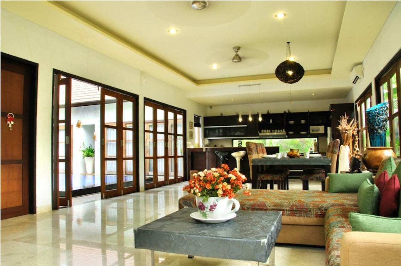 M Two Villas Seminyak Extérieur photo